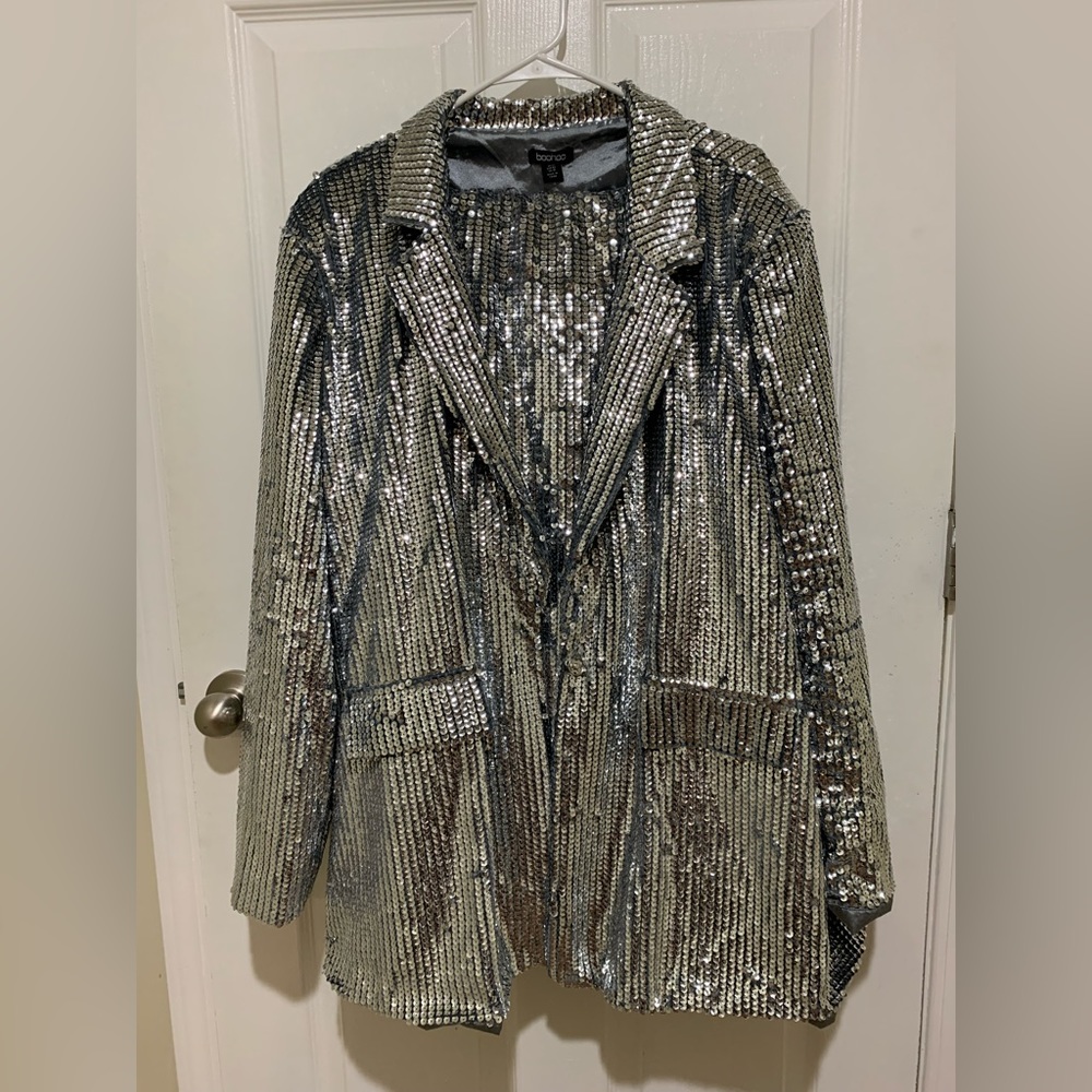 USED ONCE boohoo silver blazer and pants matching set